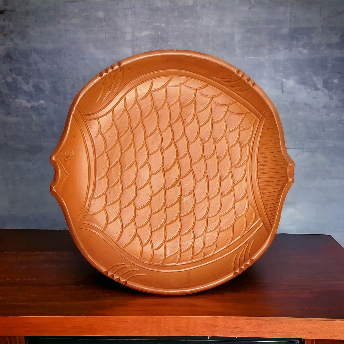 EARTHENWARE FISH DESIGN PLATE