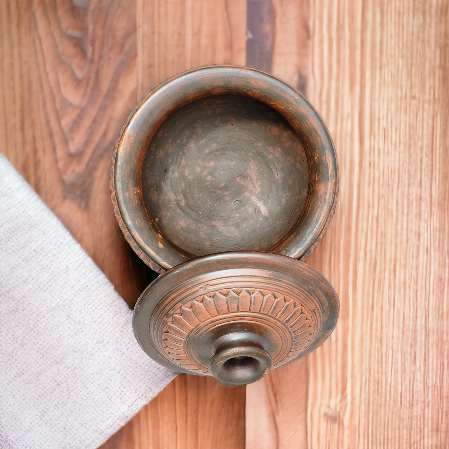 EARTHENWARE CURRY DISH WITH LID